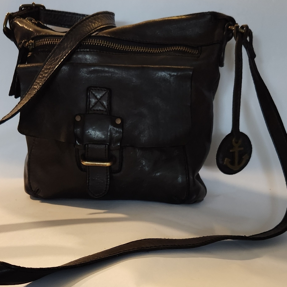 Harbour multi pocket cross body bag. Amazing leather!